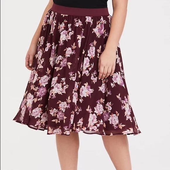 torrid Dresses & Skirts - Torrid BURGUNDY FLORAL CHIFFON MIDI SKIRT